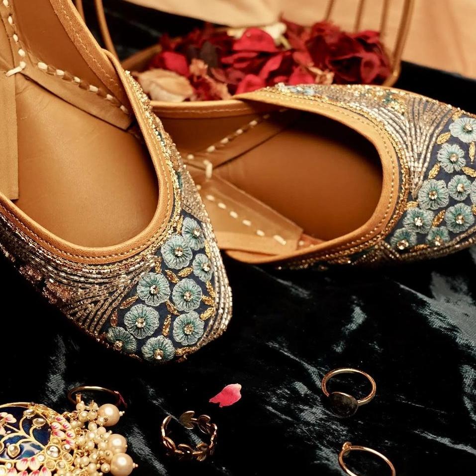 Punjabi Juttis